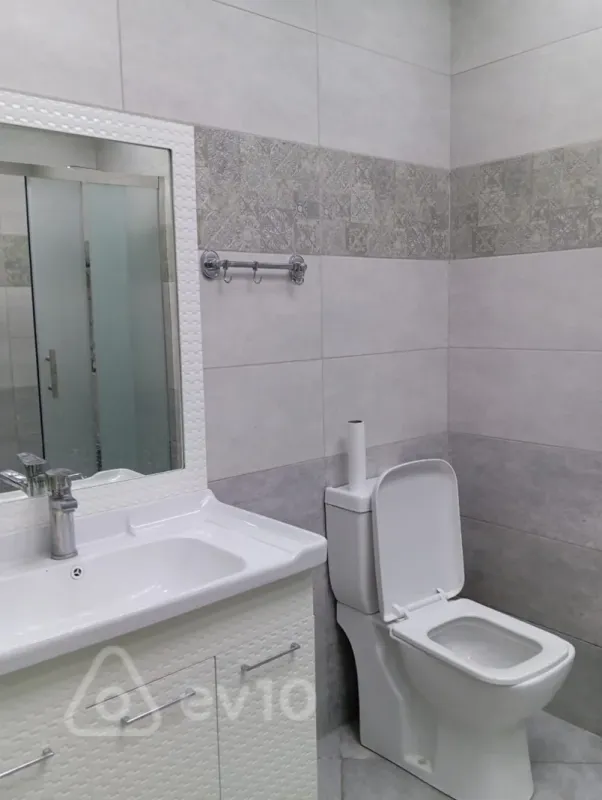 Kirayə verilir 3 otaqlı yeni tikili 200 m²