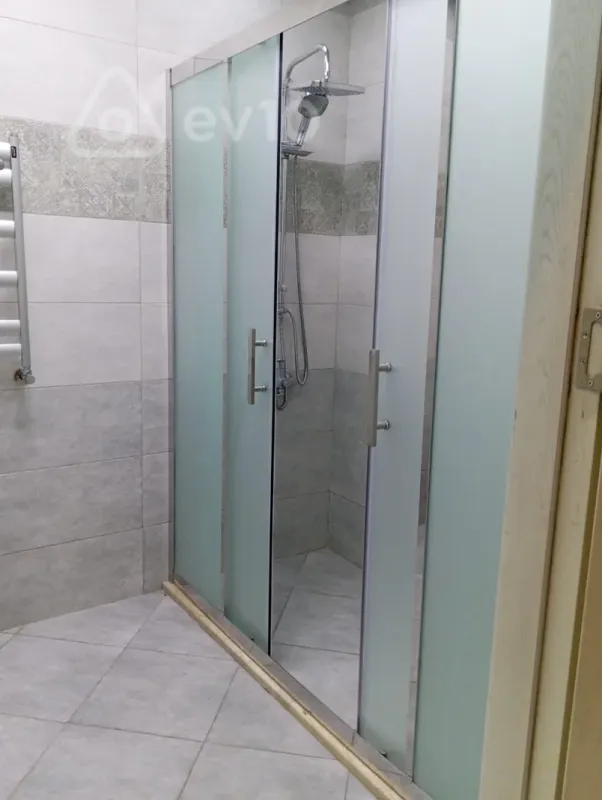 Kirayə verilir 3 otaqlı yeni tikili 200 m²