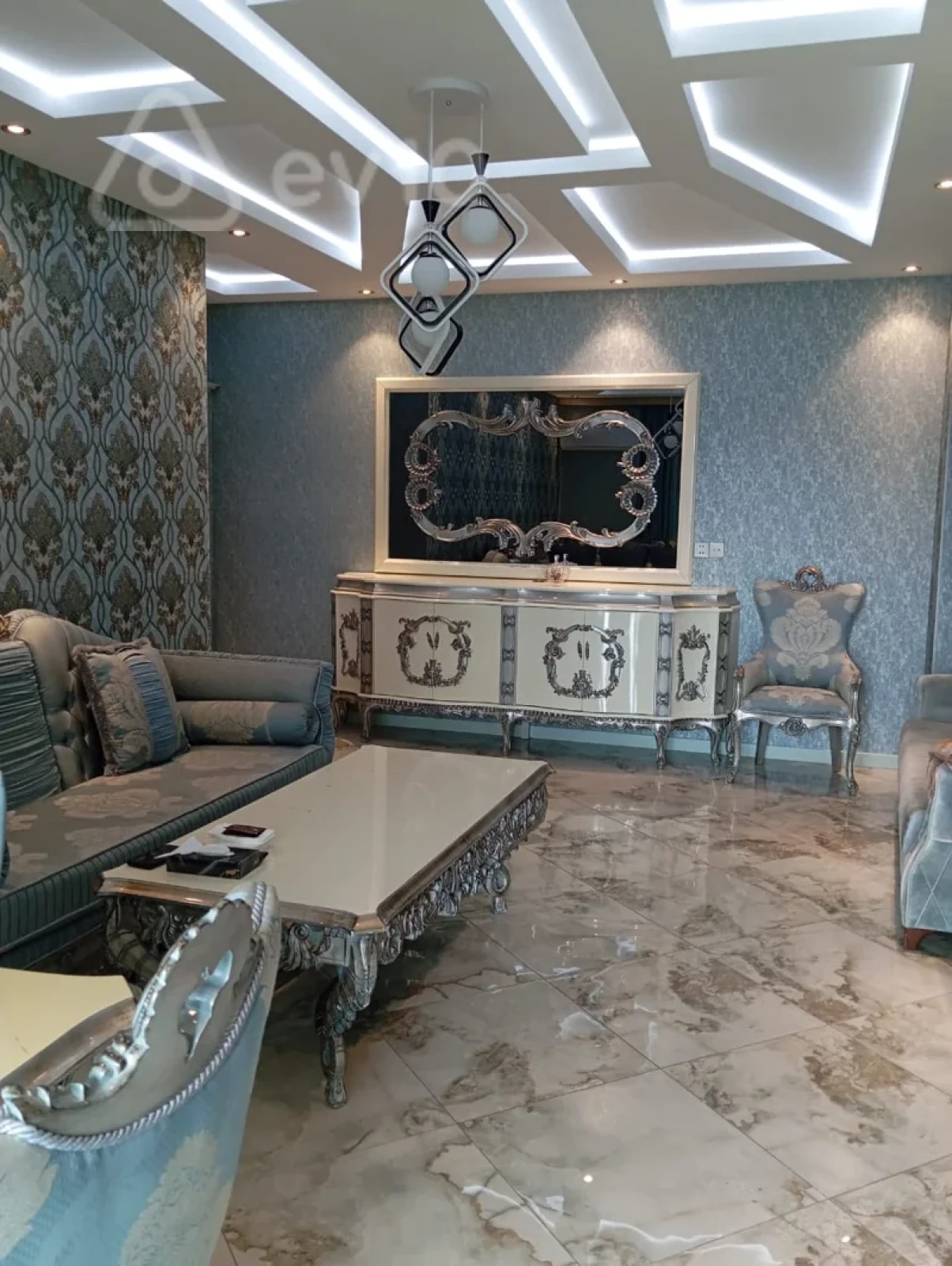 Kirayə verilir 3 otaqlı yeni tikili 200 m²