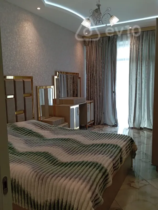 Kirayə verilir 3 otaqlı yeni tikili 200 m²