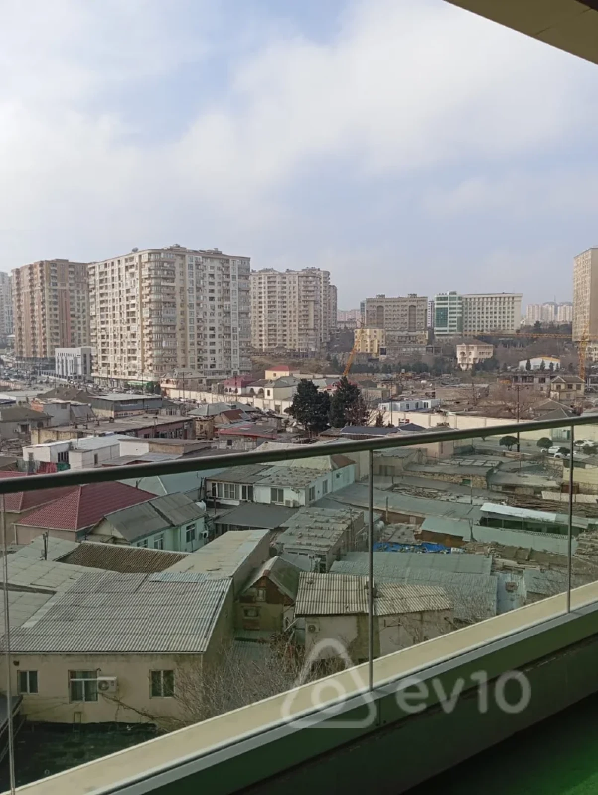 Kirayə verilir 3 otaqlı yeni tikili 200 m²