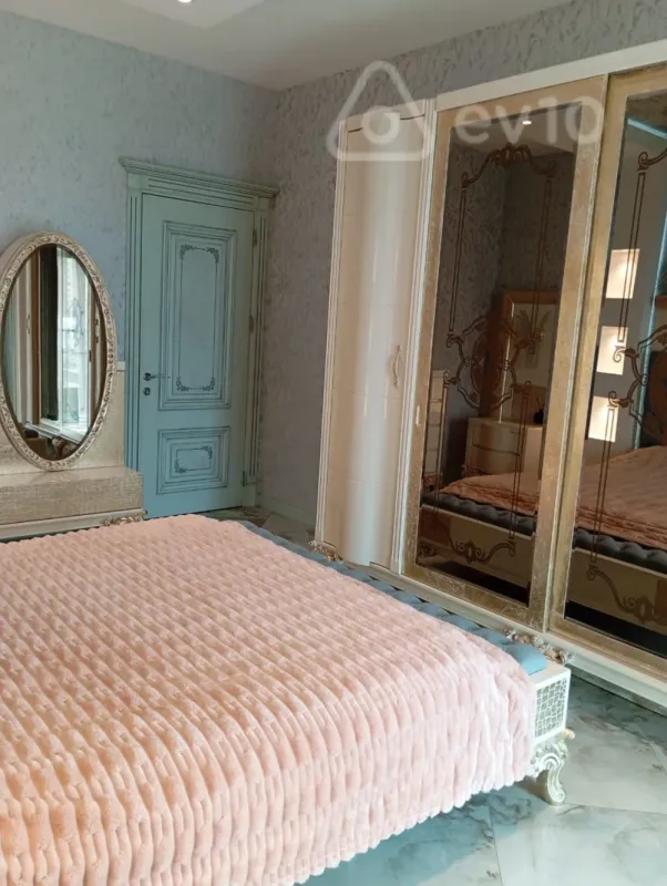 Kirayə verilir 3 otaqlı yeni tikili 200 m²