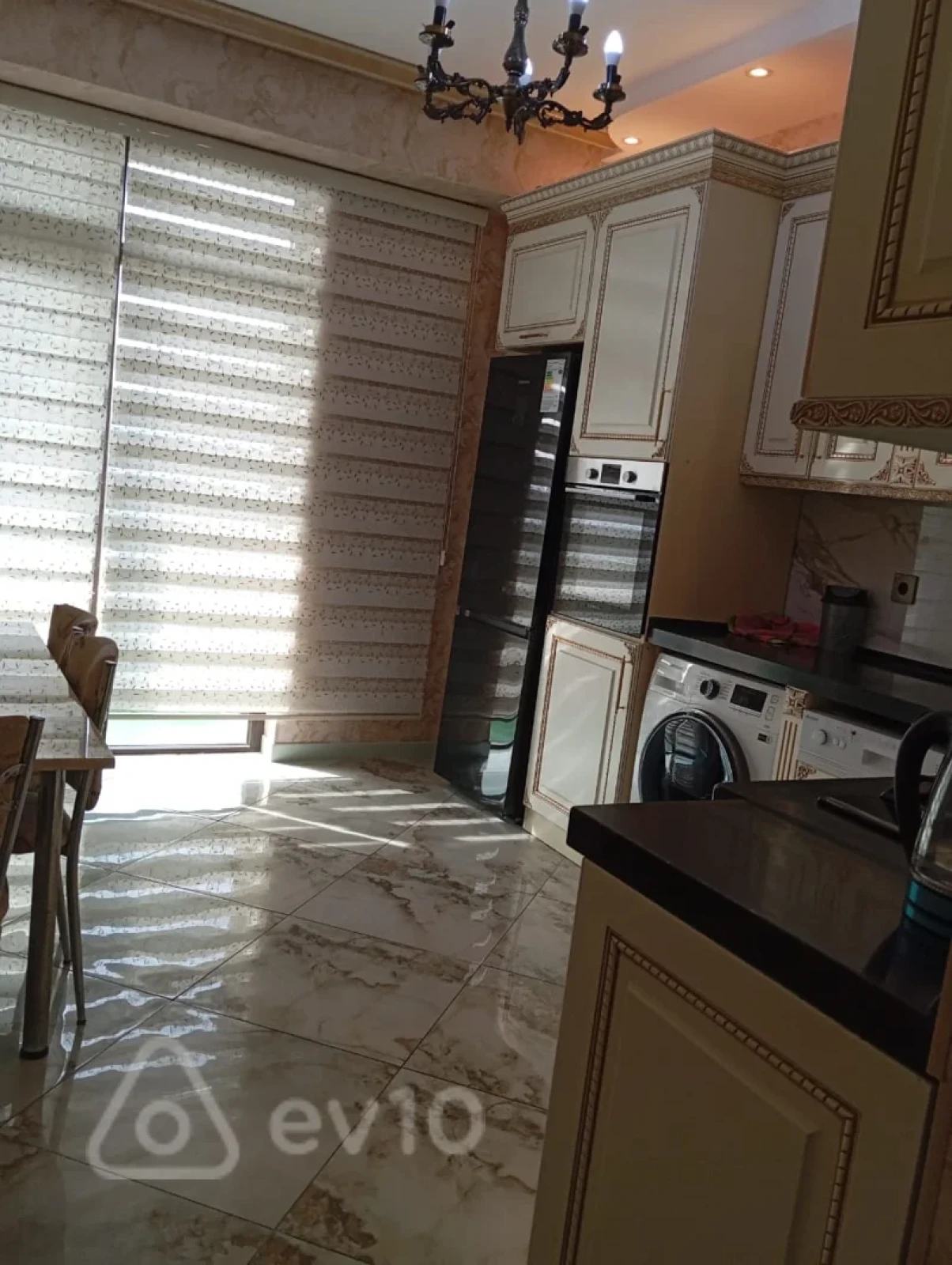 Kirayə verilir 3 otaqlı yeni tikili 200 m²