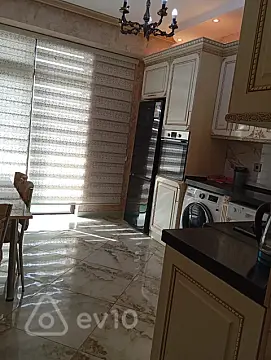 Kirayə verilir 3 otaqlı yeni tikili 200 m²