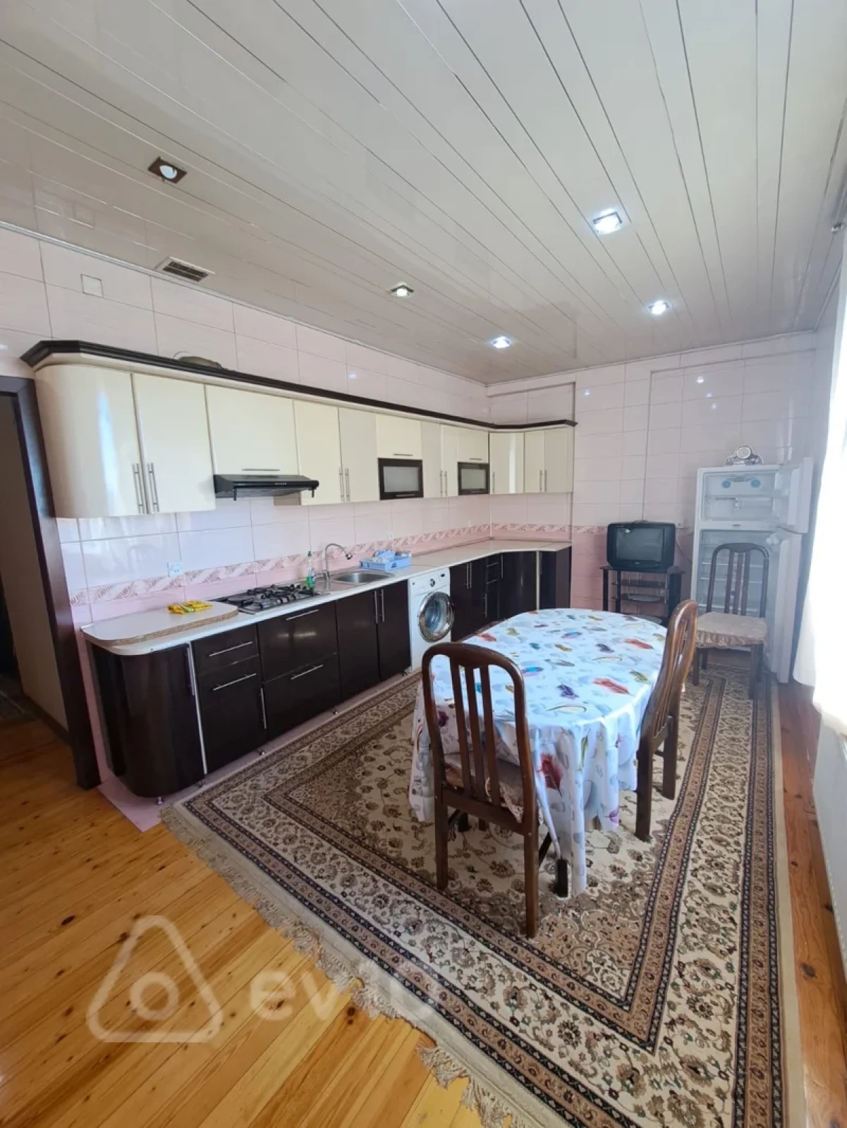 Kirayə verilir 2 otaqlı yeni tikili 95 m²