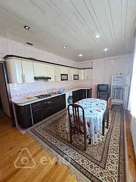 Kirayə verilir 2 otaqlı yeni tikili 95 m²