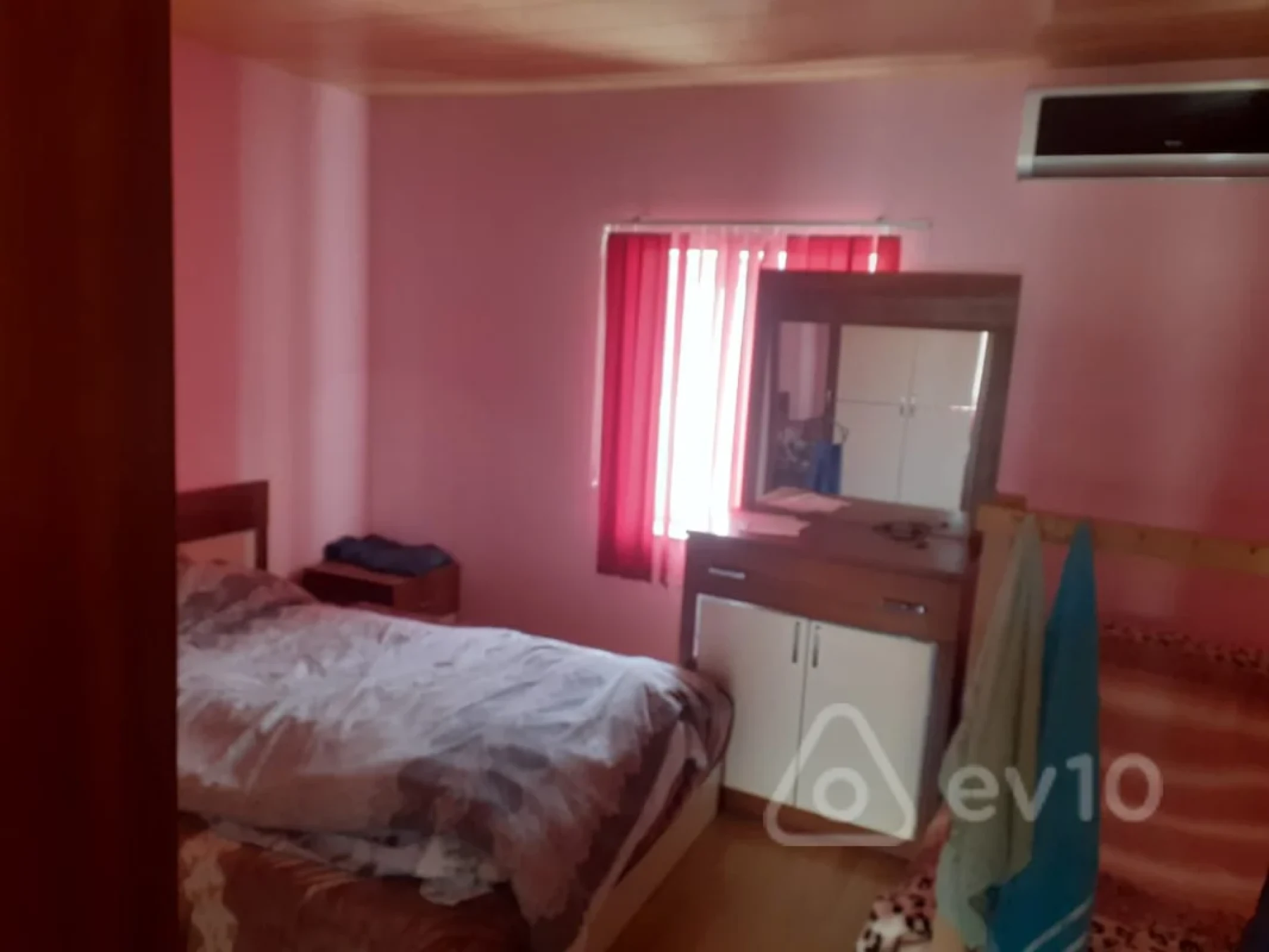 Satılır 4 otaqlı həyət evi 64 m²