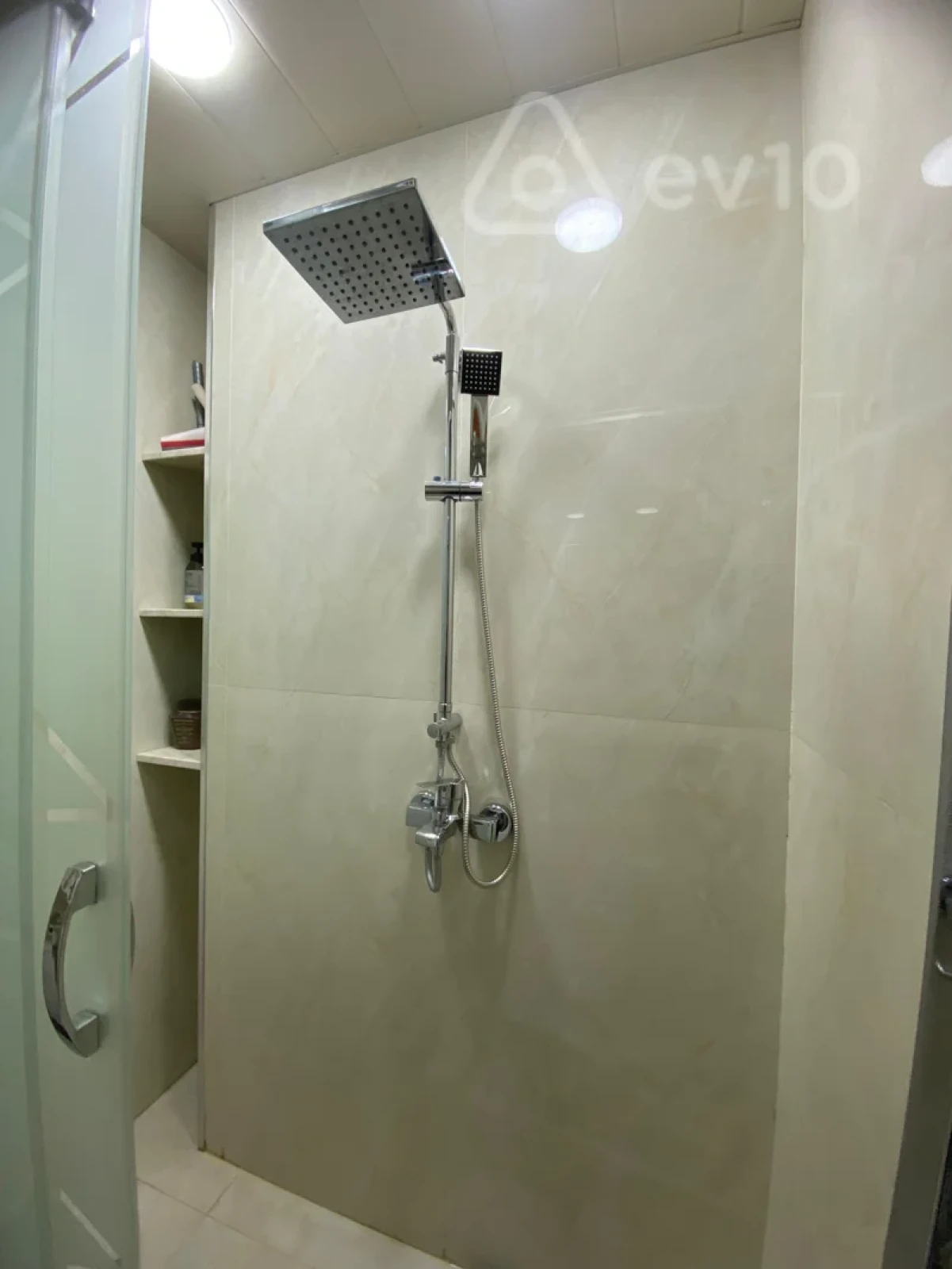 Satılır 2 otaqlı yeni tikili 57 m²