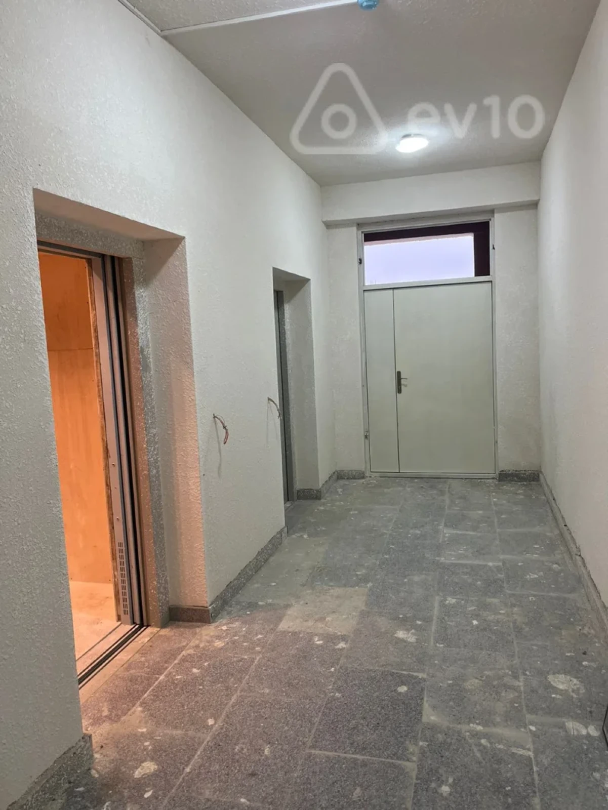 Satılır 3 otaqlı yeni tikili 87 m²