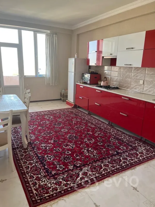 Kirayə verilir 3 otaqlı yeni tikili 150 m²