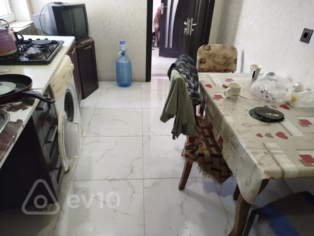 Kirayə verilir 2 otaqlı köhnə tikili 50 m²