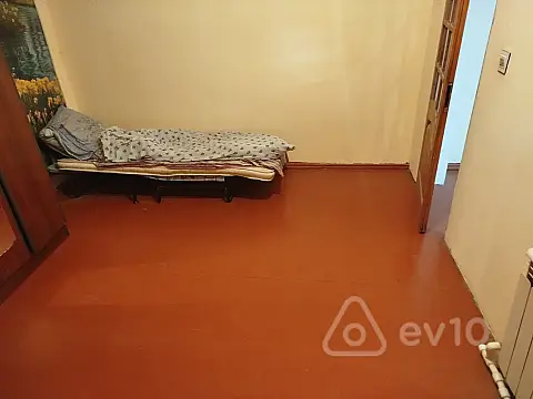 Kirayə verilir 2 otaqlı köhnə tikili 50 m²