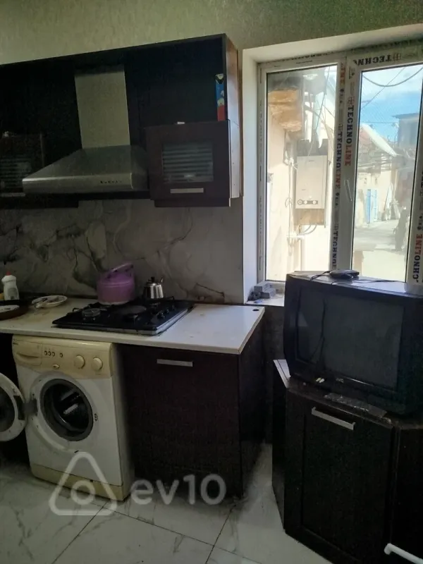 Kirayə verilir 2 otaqlı köhnə tikili 50 m²