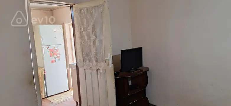 Kirayə verilir 3 otaqlı köhnə tikili 361 m²