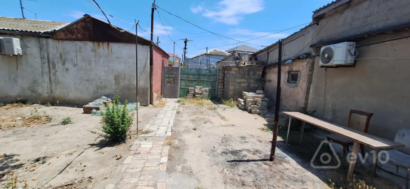 Kirayə verilir 3 otaqlı köhnə tikili 361 m²