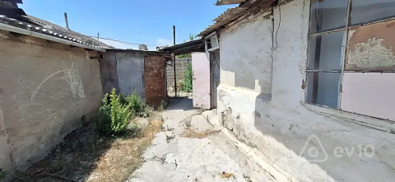 Kirayə verilir 3 otaqlı köhnə tikili 361 m²