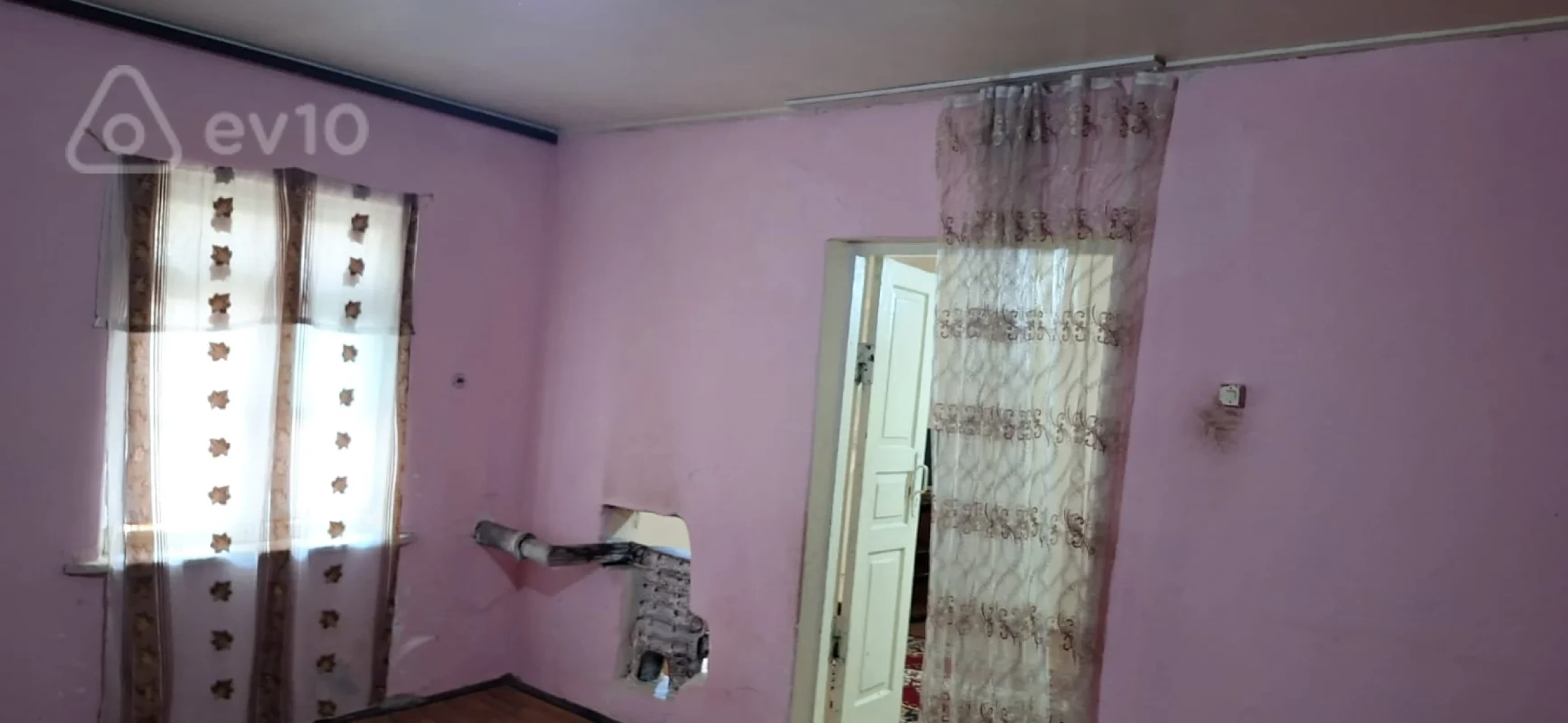 Kirayə verilir 3 otaqlı köhnə tikili 361 m²