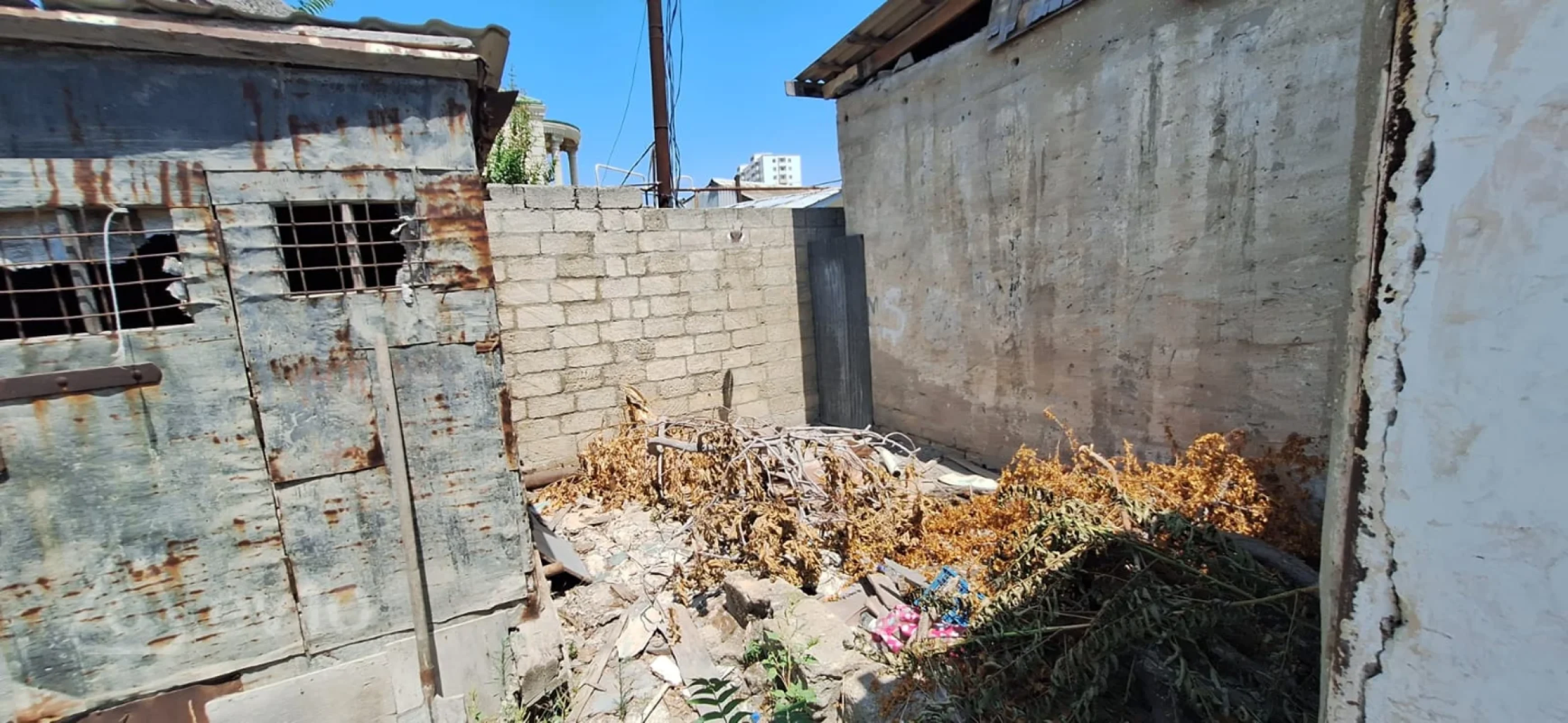 Kirayə verilir 3 otaqlı köhnə tikili 361 m²