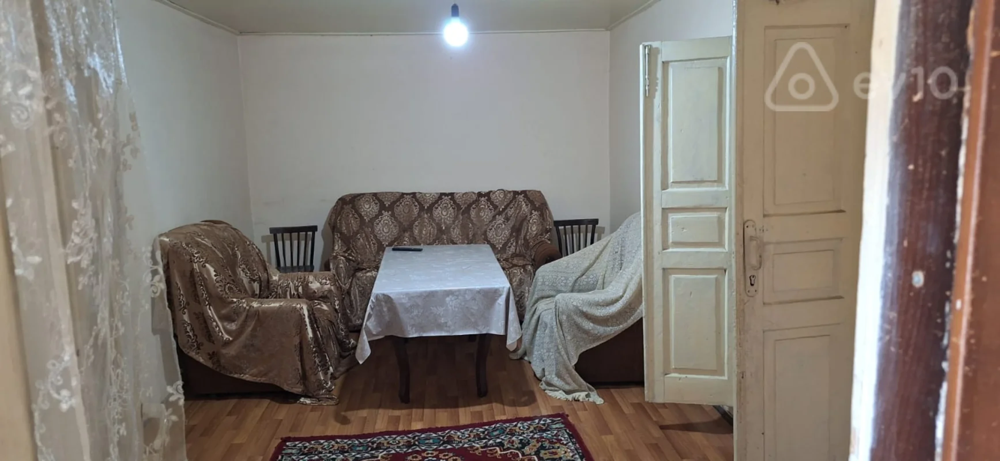 Kirayə verilir 3 otaqlı köhnə tikili 361 m²