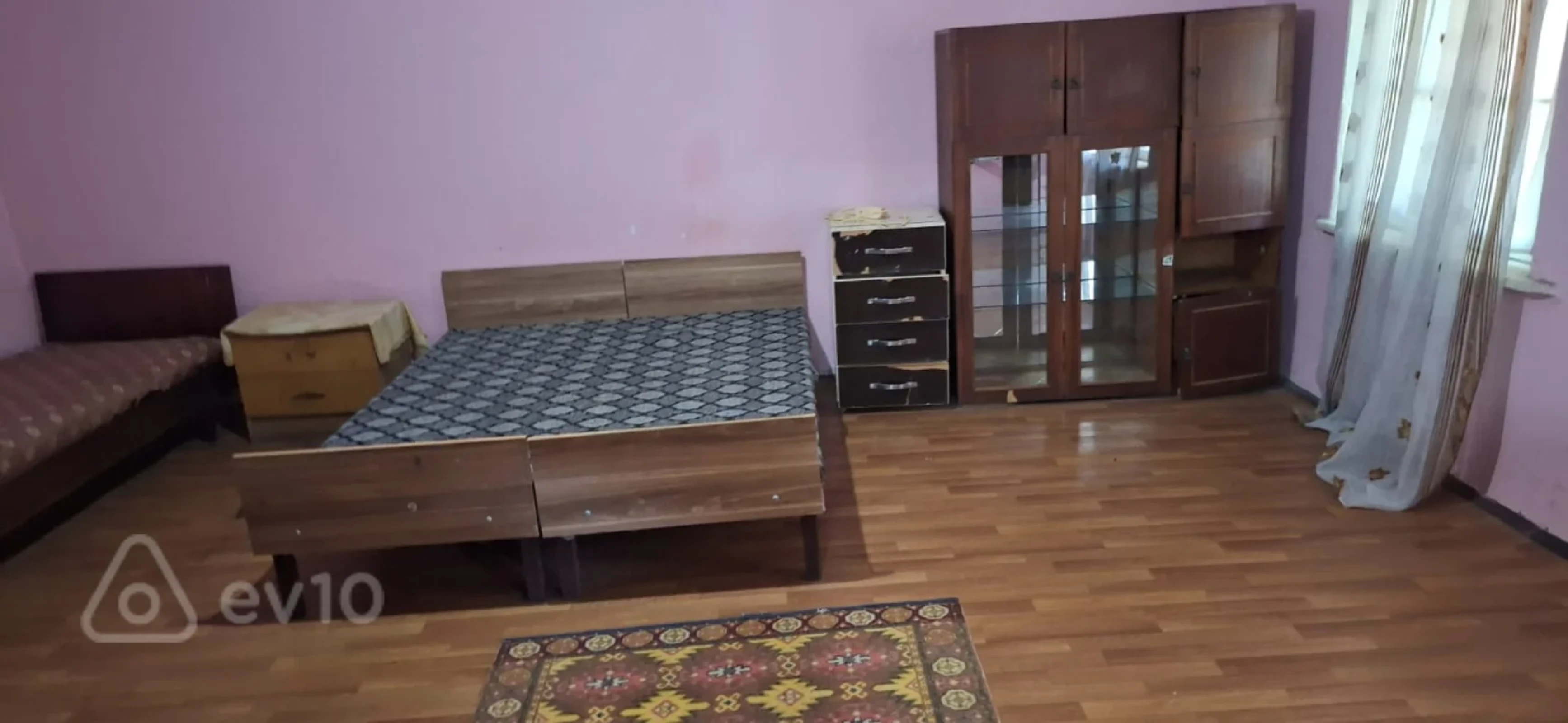 Kirayə verilir 3 otaqlı köhnə tikili 361 m²