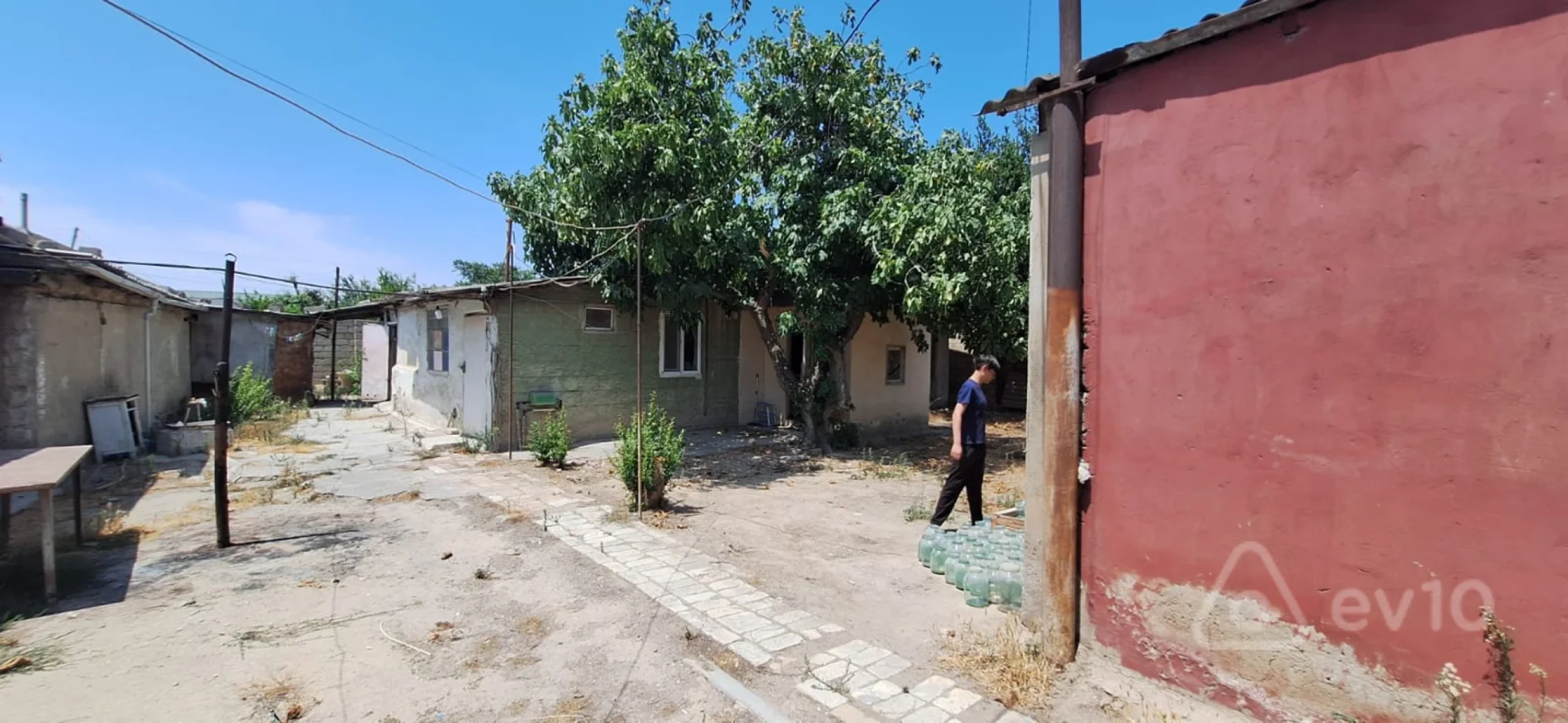 Kirayə verilir 3 otaqlı köhnə tikili 361 m²