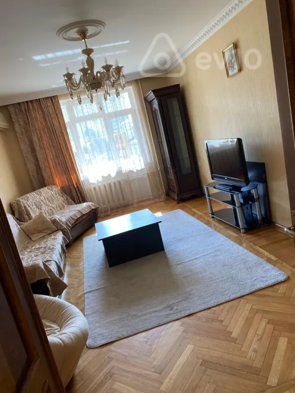 Kirayə verilir 3 otaqlı köhnə tikili 90 m²