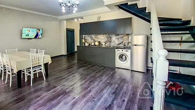 Satılır 5 otaqlı həyət evi 180 m²