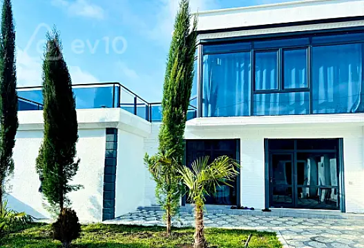 Satılır 5 otaqlı həyət evi 180 m²