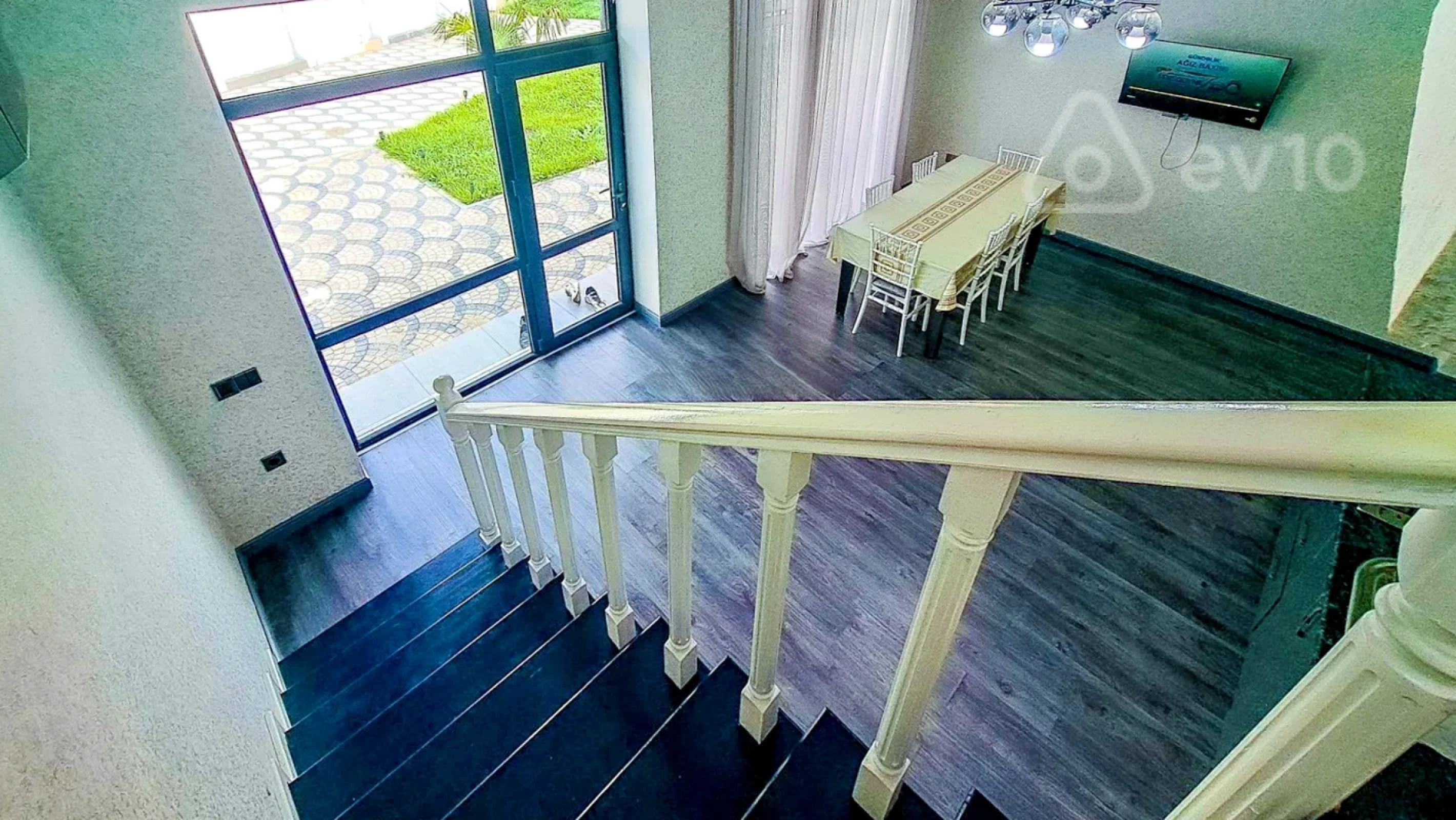 Satılır 5 otaqlı həyət evi 180 m²