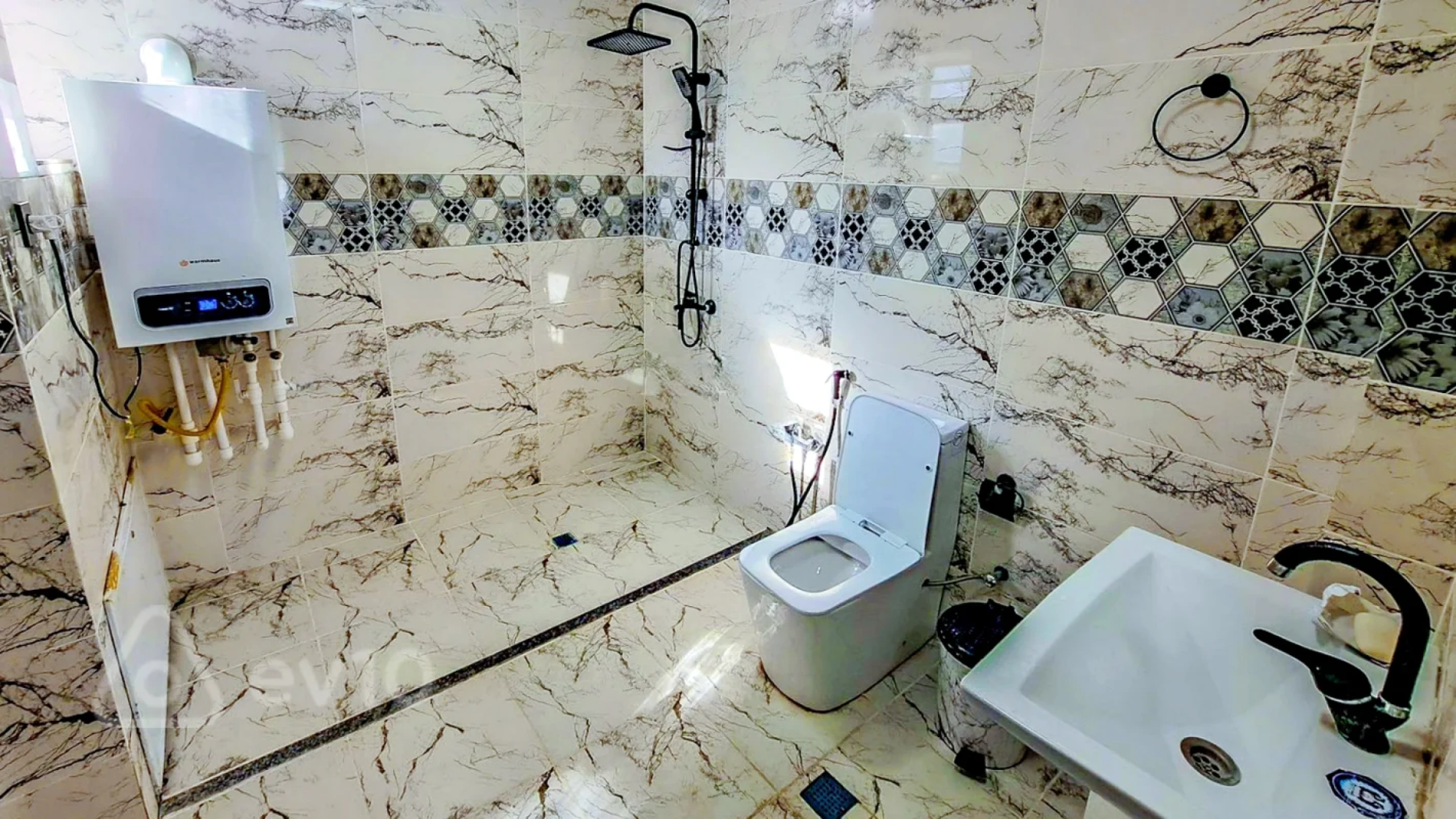 Satılır 5 otaqlı həyət evi 180 m²