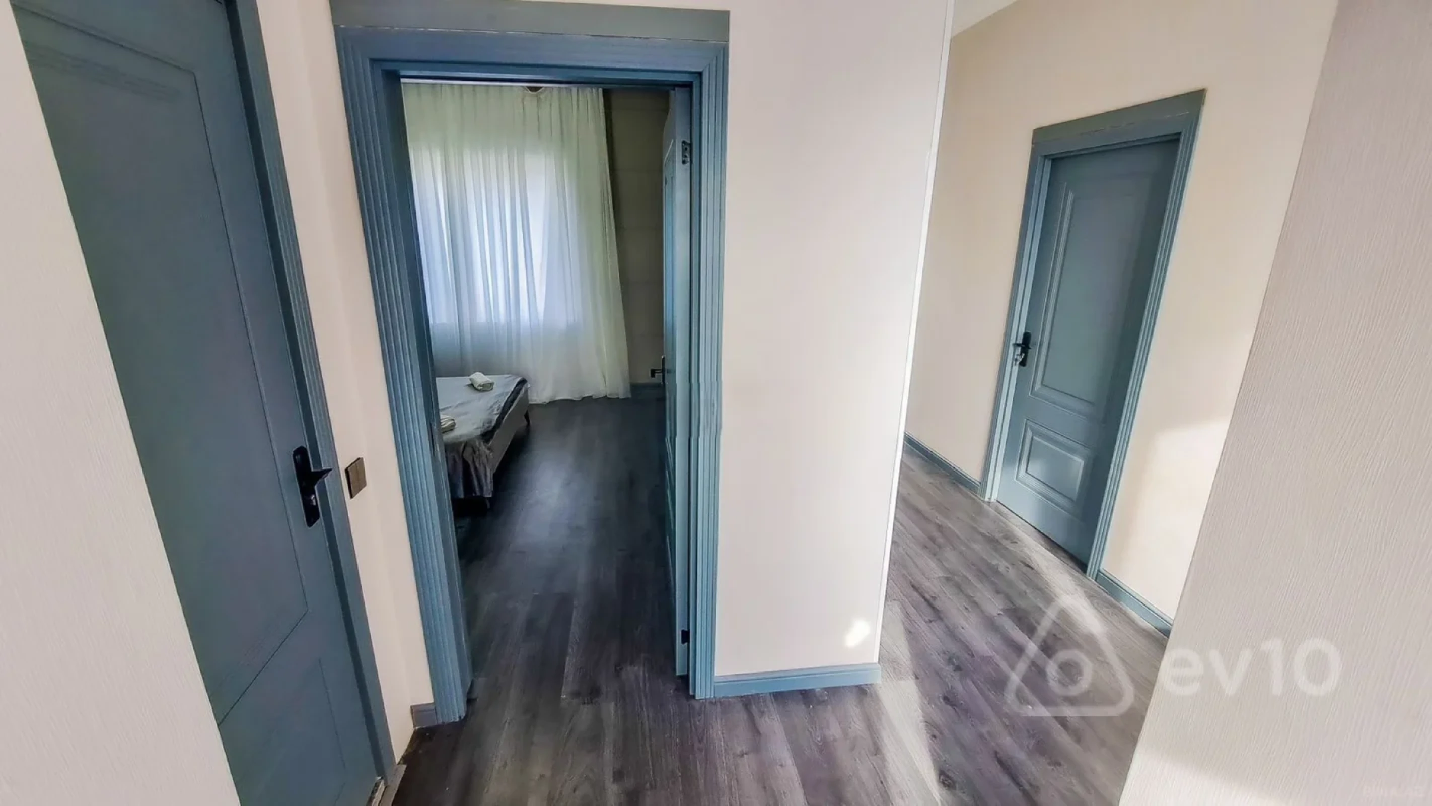 Satılır 5 otaqlı həyət evi 180 m²