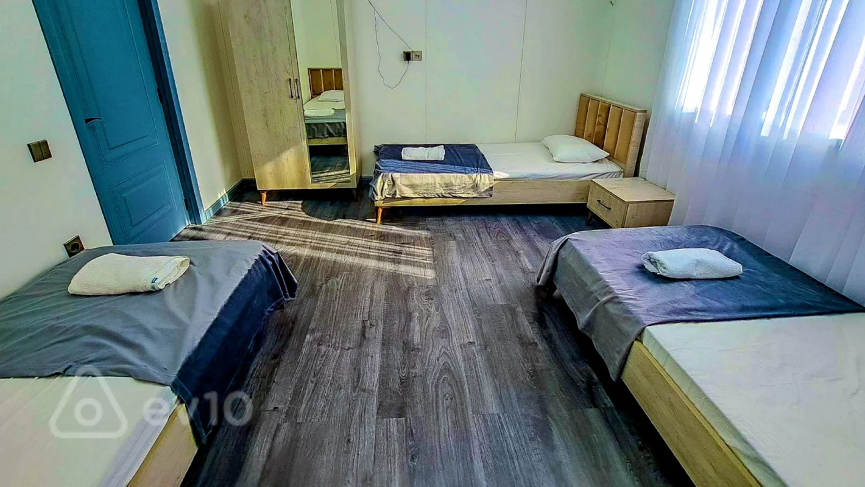 Satılır 5 otaqlı həyət evi 180 m²