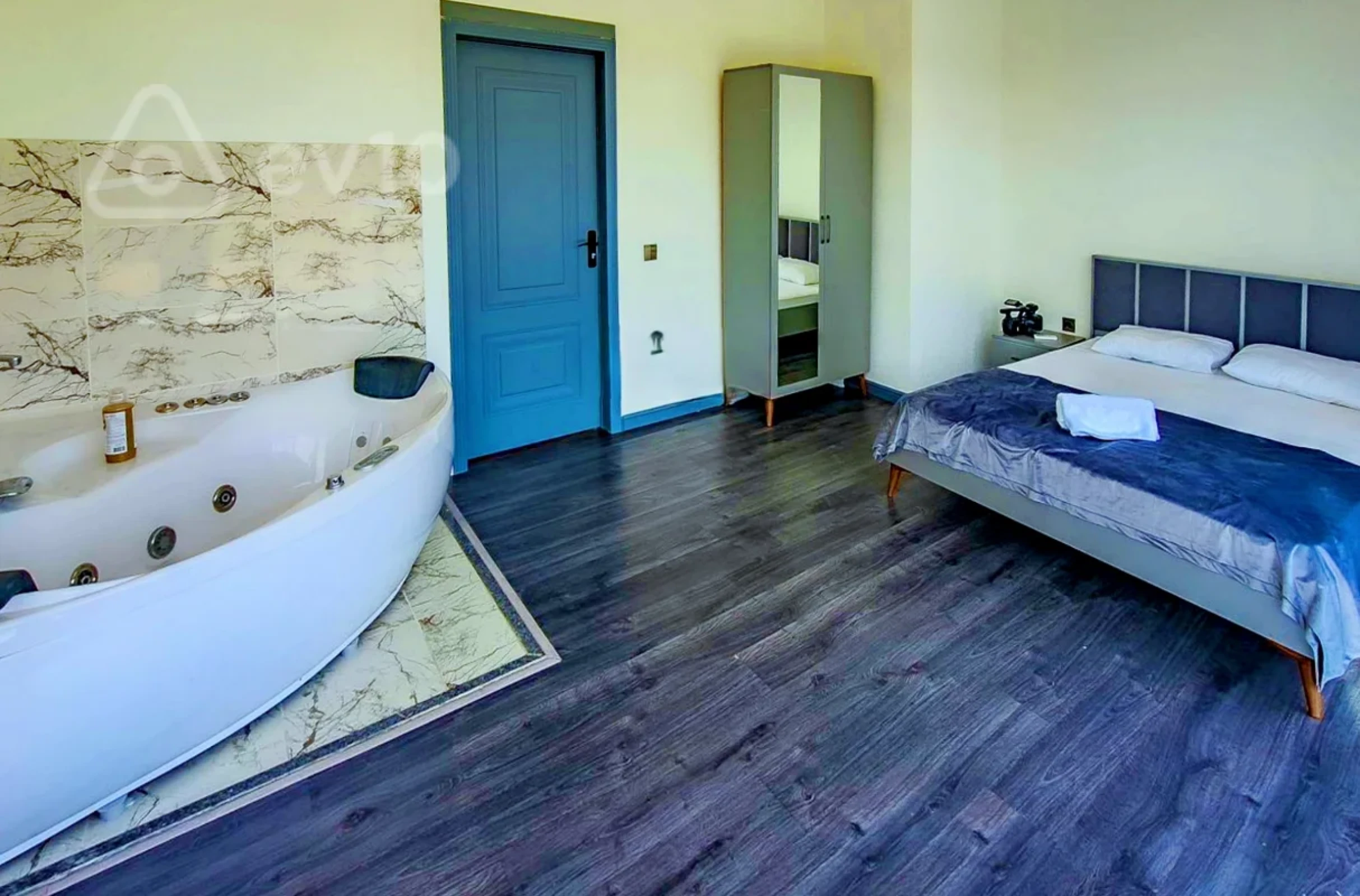 Satılır 5 otaqlı həyət evi 180 m²