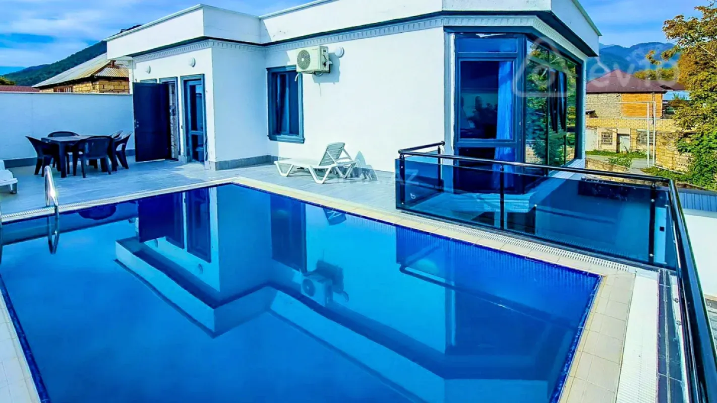 Satılır 5 otaqlı həyət evi 180 m²