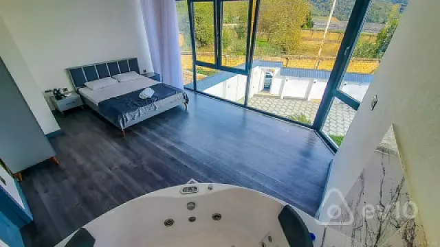 Satılır 5 otaqlı həyət evi 180 m²