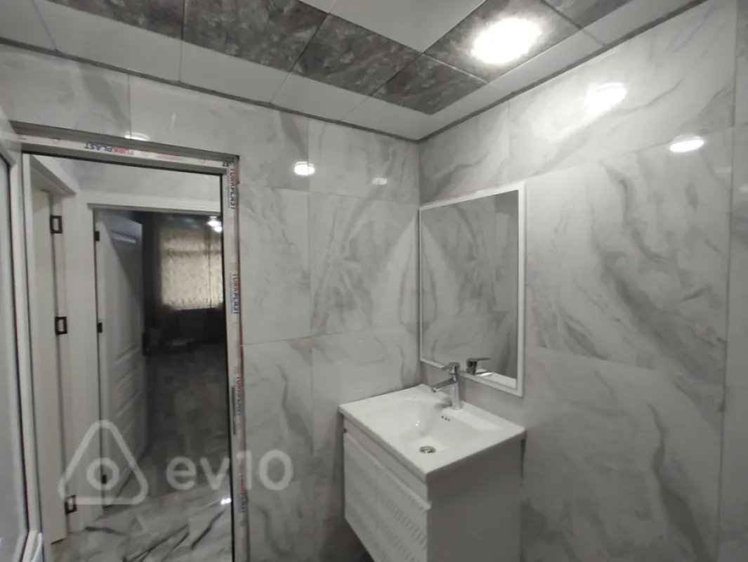 Satılır 3 otaqlı köhnə tikili 75 m²