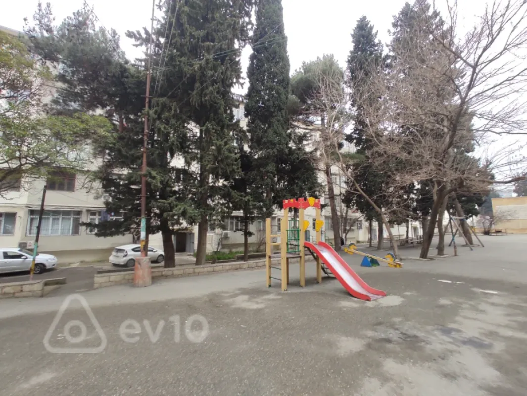 Satılır 3 otaqlı köhnə tikili 75 m²