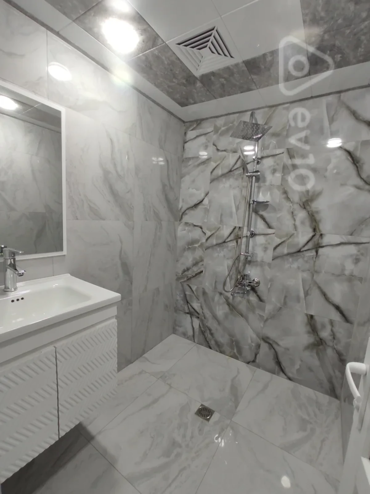 Satılır 3 otaqlı köhnə tikili 75 m²