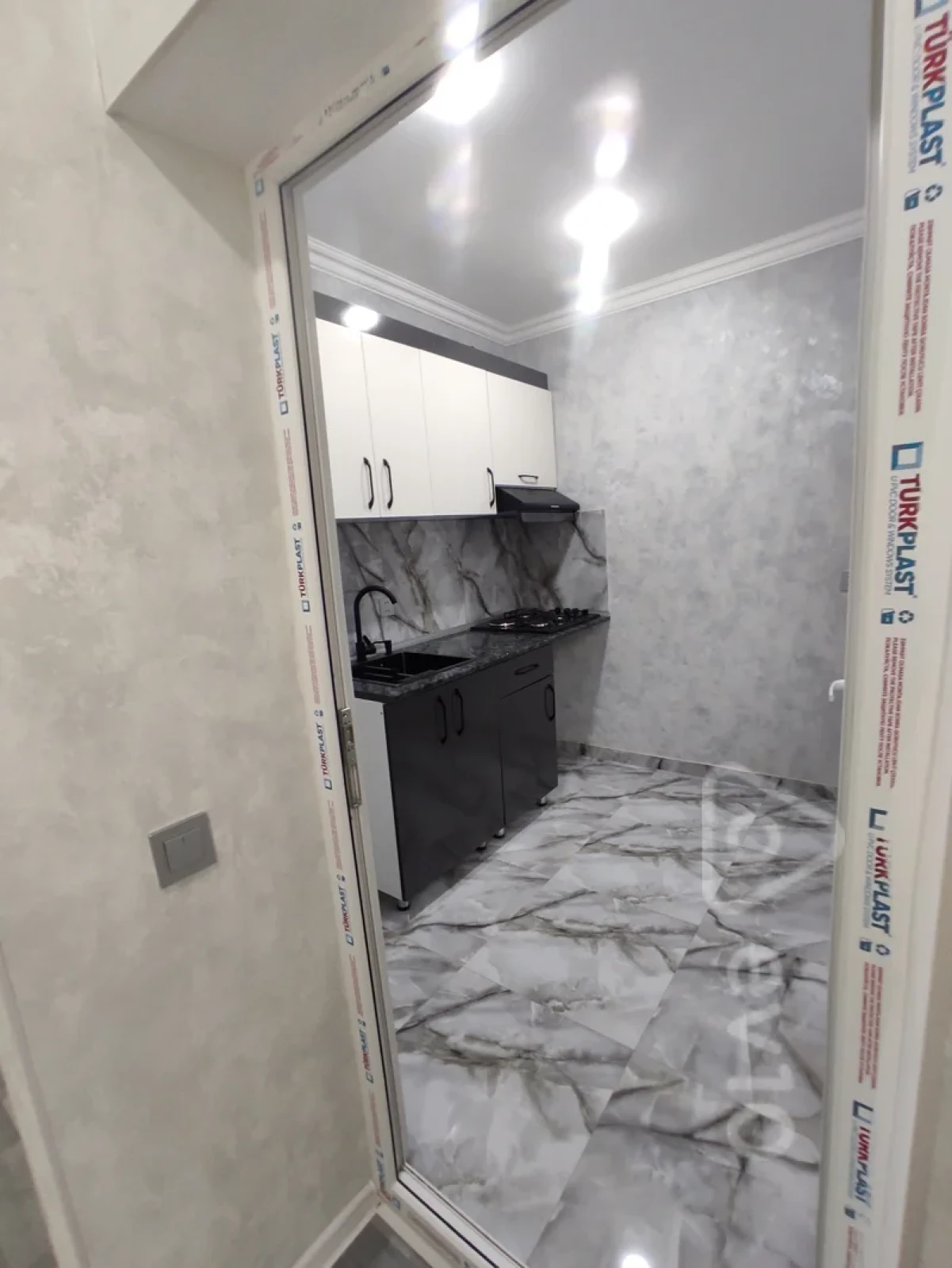 Satılır 3 otaqlı köhnə tikili 75 m²