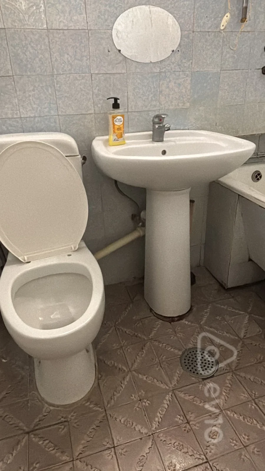 Kirayə verilir 2 otaqlı köhnə tikili 60 m²