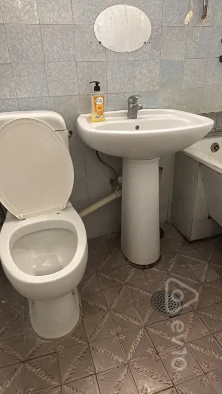 Kirayə verilir 2 otaqlı köhnə tikili 60 m²