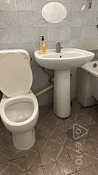 Kirayə verilir 2 otaqlı köhnə tikili 60 m²