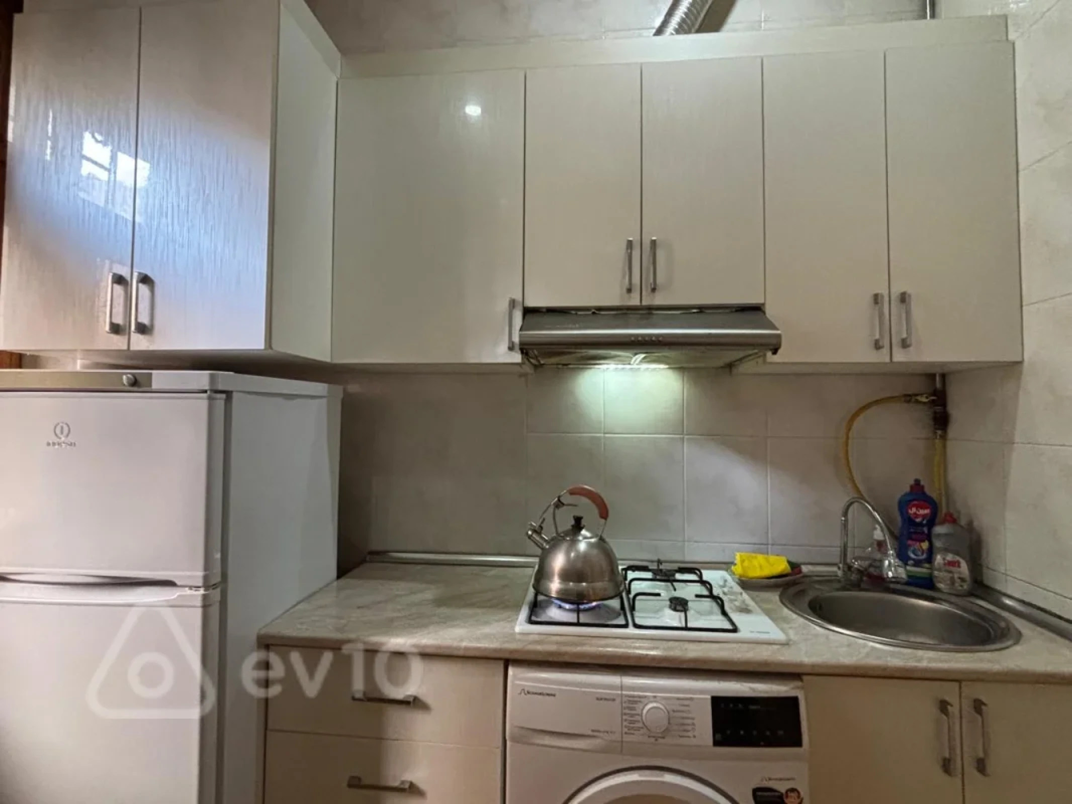 Kirayə verilir 2 otaqlı köhnə tikili 60 m²