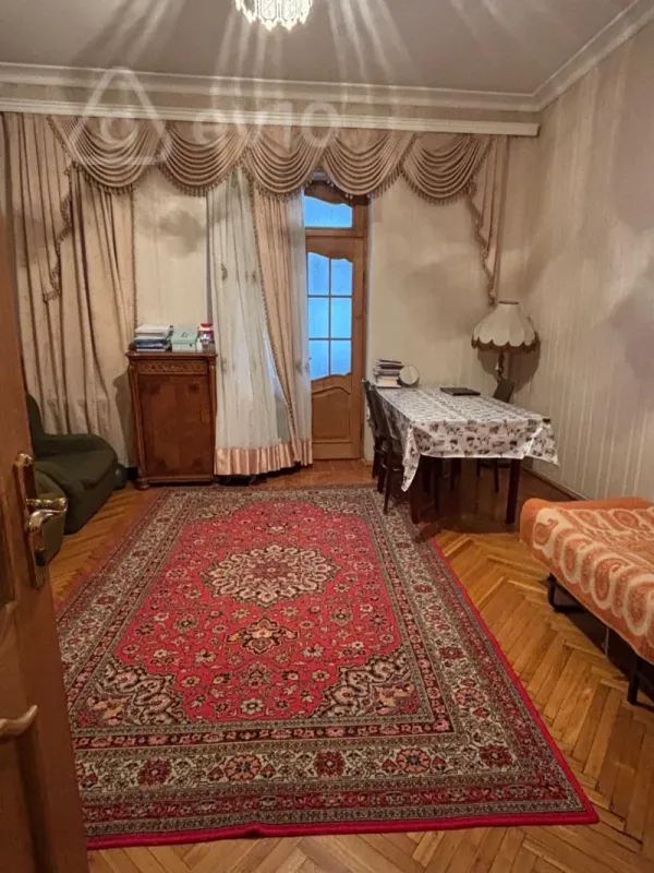 Kirayə verilir 2 otaqlı köhnə tikili 60 m²