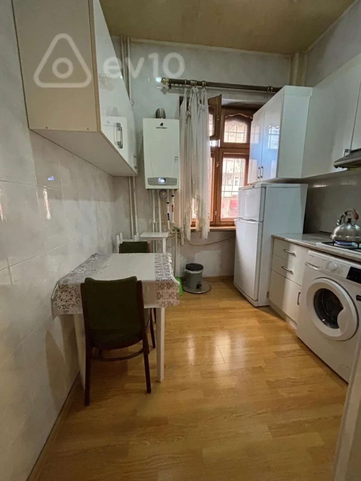 Kirayə verilir 2 otaqlı köhnə tikili 60 m²