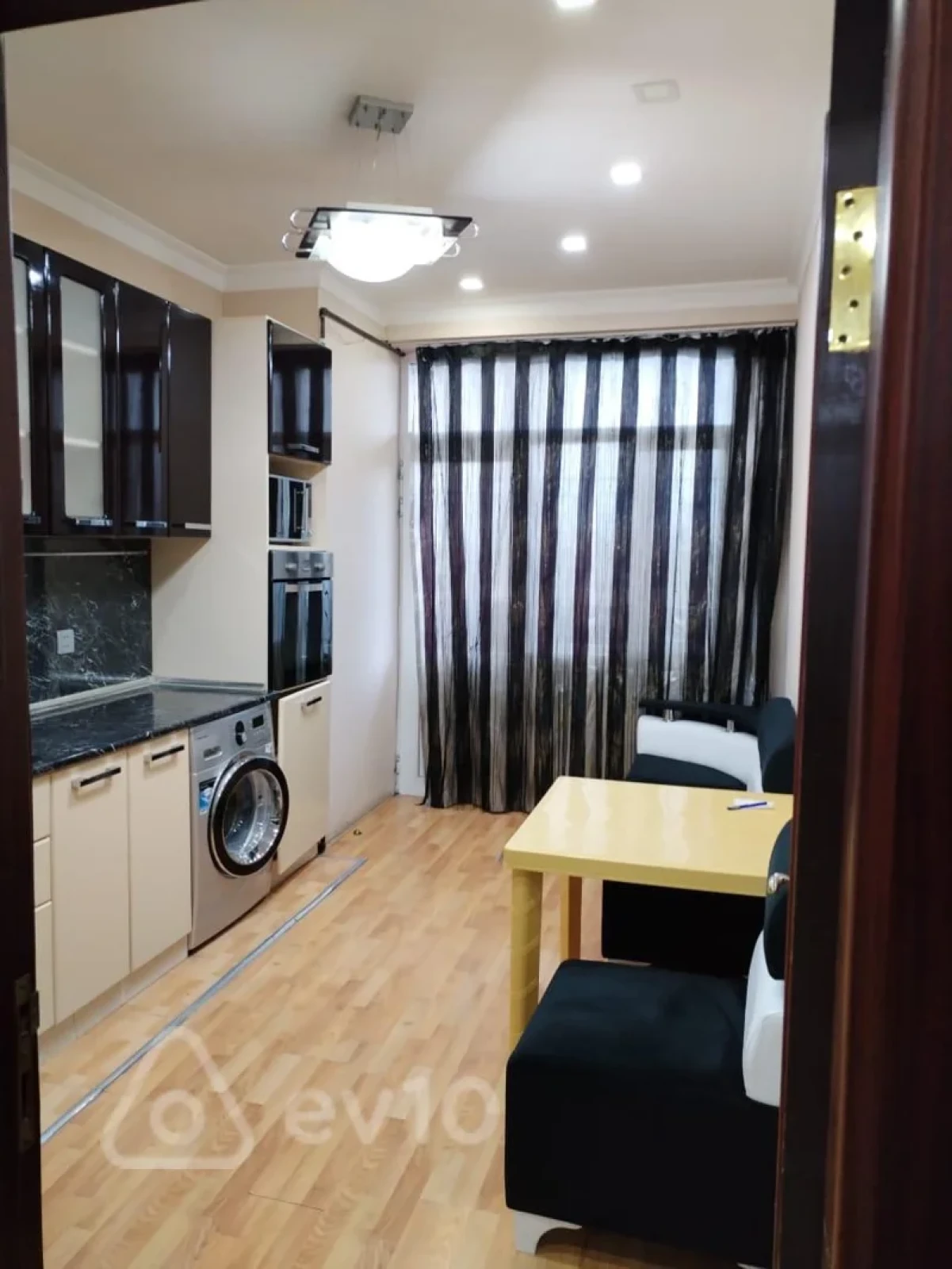 Kirayə verilir 2 otaqlı yeni tikili 96 m²