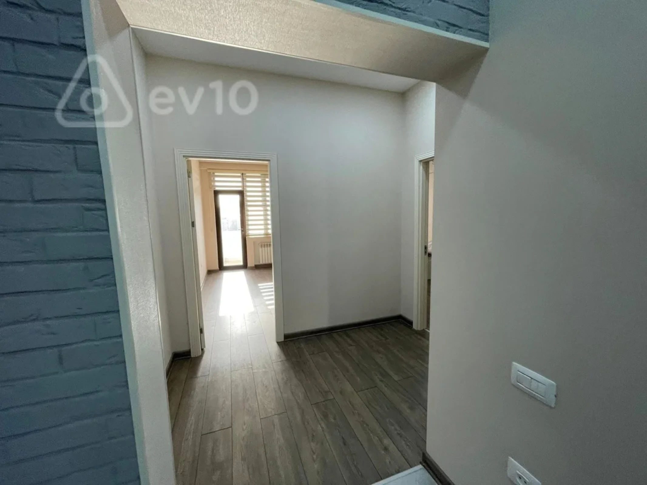 Kirayə verilir 3 otaqlı yeni tikili 140 m²