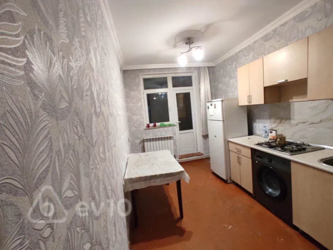 Kirayə verilir 3 otaqlı köhnə tikili 75 m²