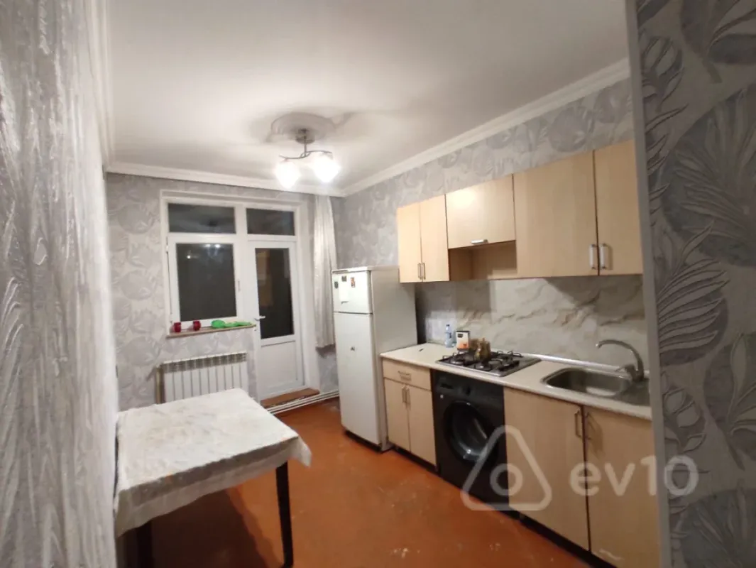Kirayə verilir 3 otaqlı köhnə tikili 75 m²