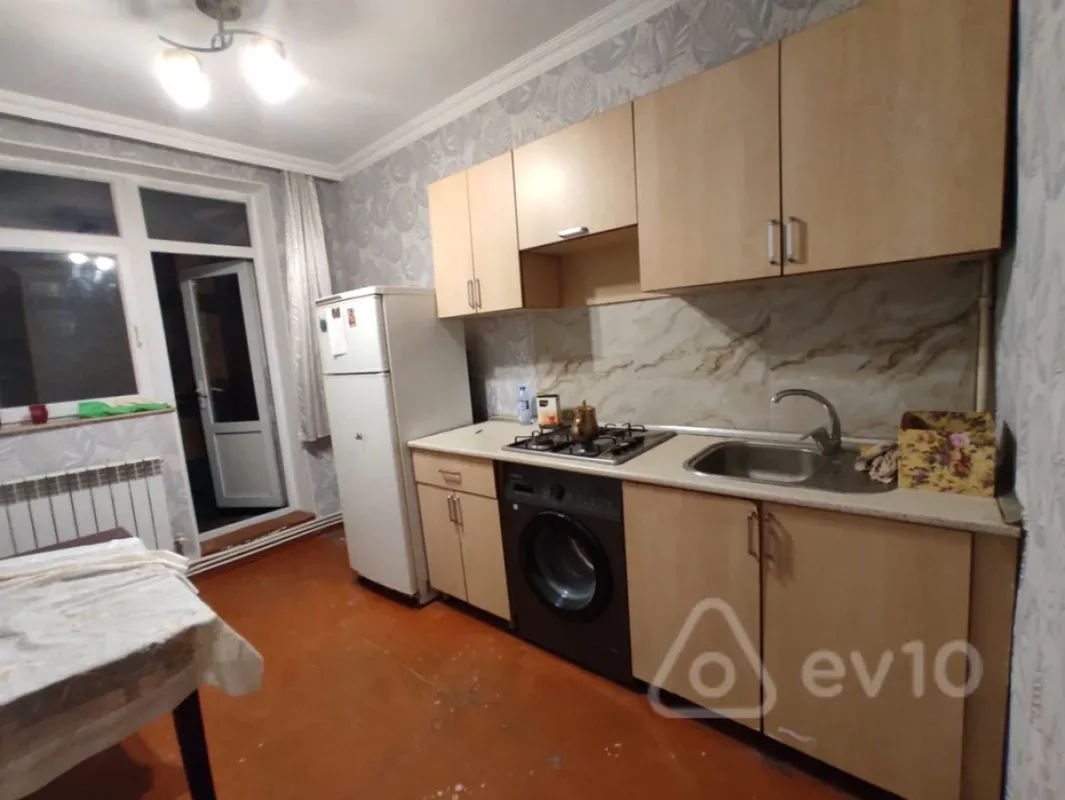 Kirayə verilir 3 otaqlı köhnə tikili 75 m²